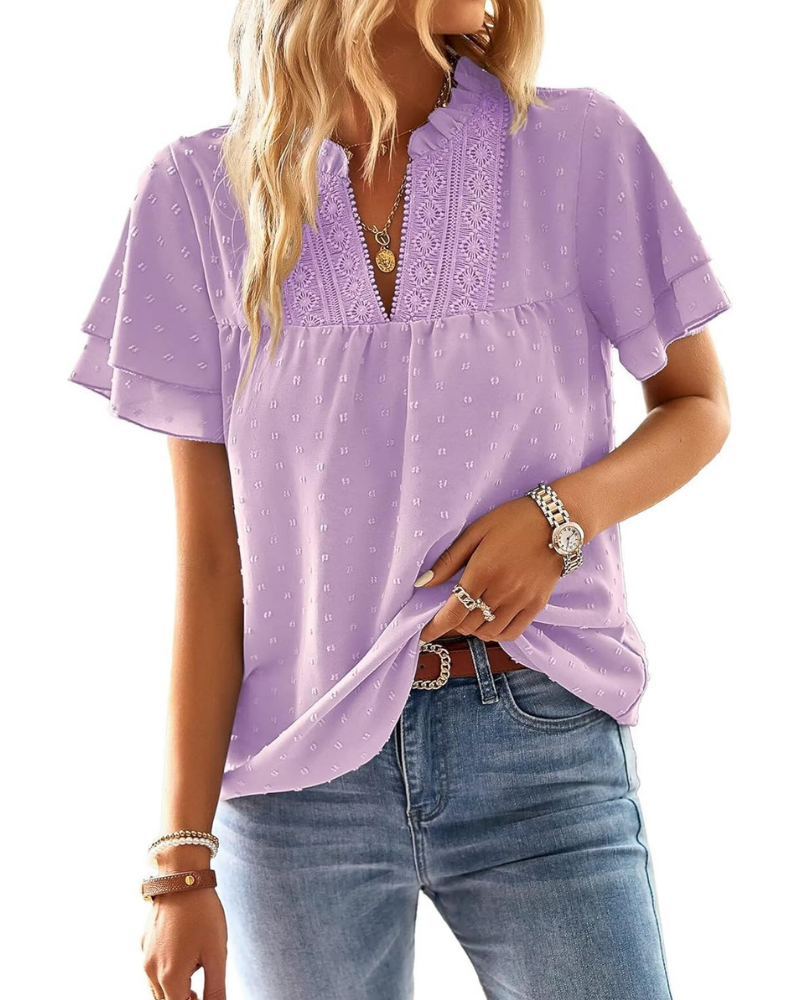 Top femme Sabrina – Col en V, dentelle crochet, volants et manches courtes
