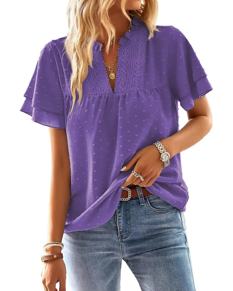 Top femme Sabrina – Col en V, dentelle crochet, volants et manches courtes