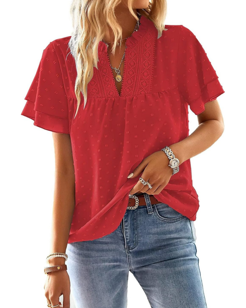 Top femme Sabrina – Col en V, dentelle crochet, volants et manches courtes