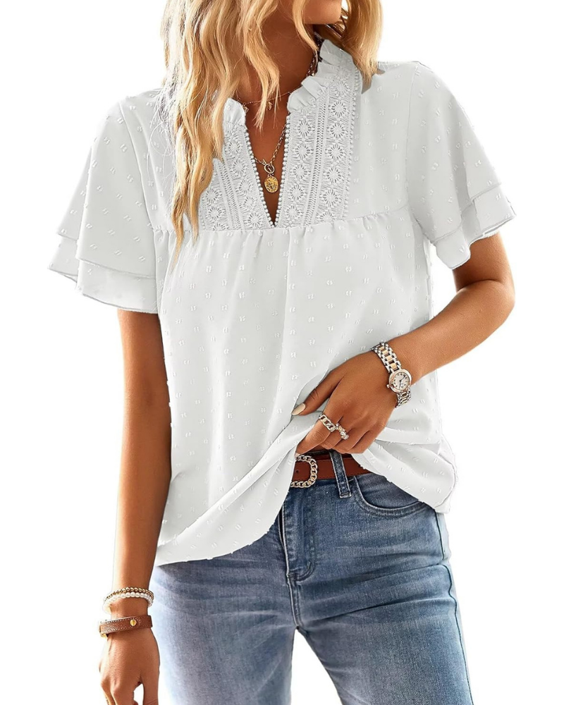 Top femme Sabrina – Col en V, dentelle crochet, volants et manches courtes