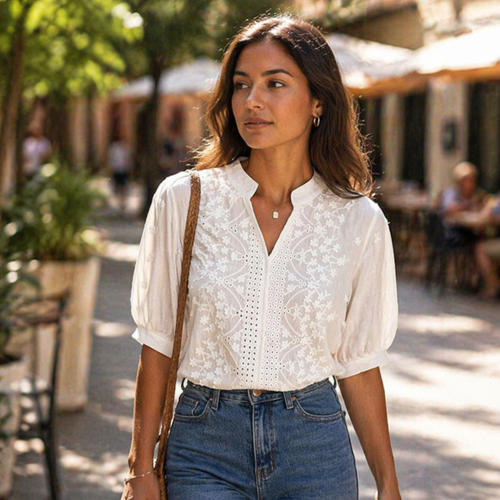 Amelie Blusa Donna – Scollo a V, Maniche a Sbuffo & Dettagli in Pizzo Elegante