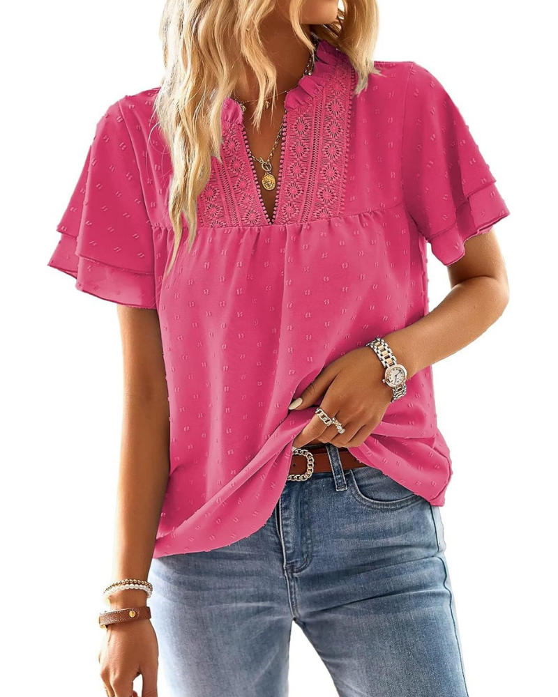 Top femme Sabrina – Col en V, dentelle crochet, volants et manches courtes