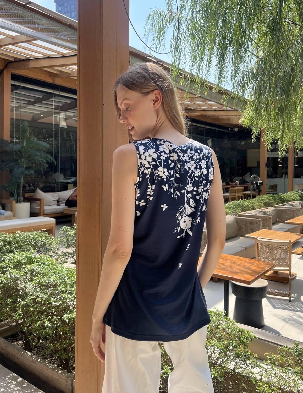 Pull Femme Valeria – Col V, Fronces Latérales, Tunique Décontractée Élégante