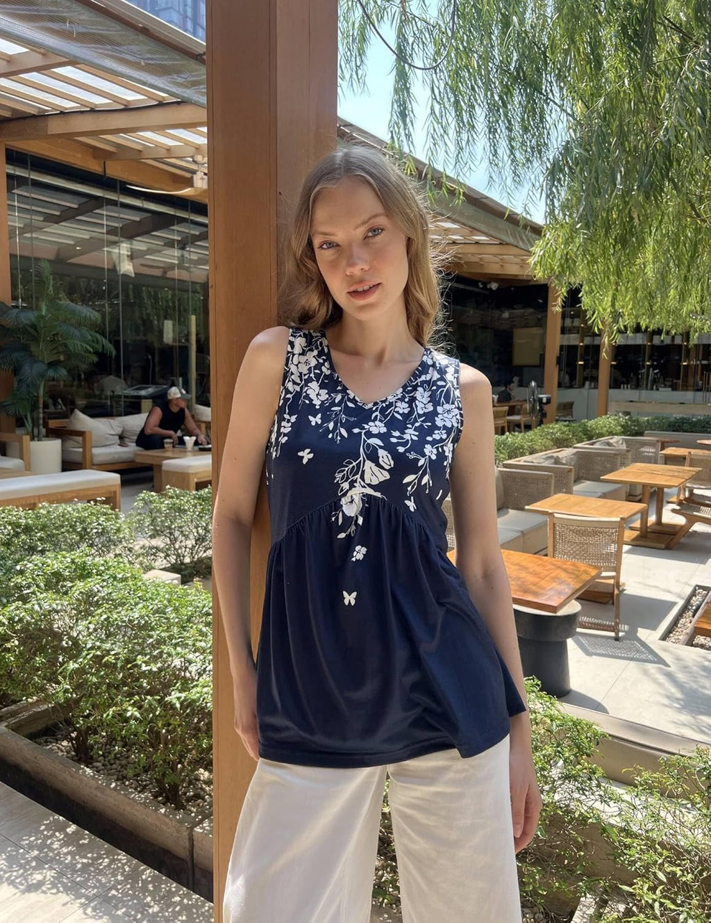 Pull Femme Valeria – Col V, Fronces Latérales, Tunique Décontractée Élégante