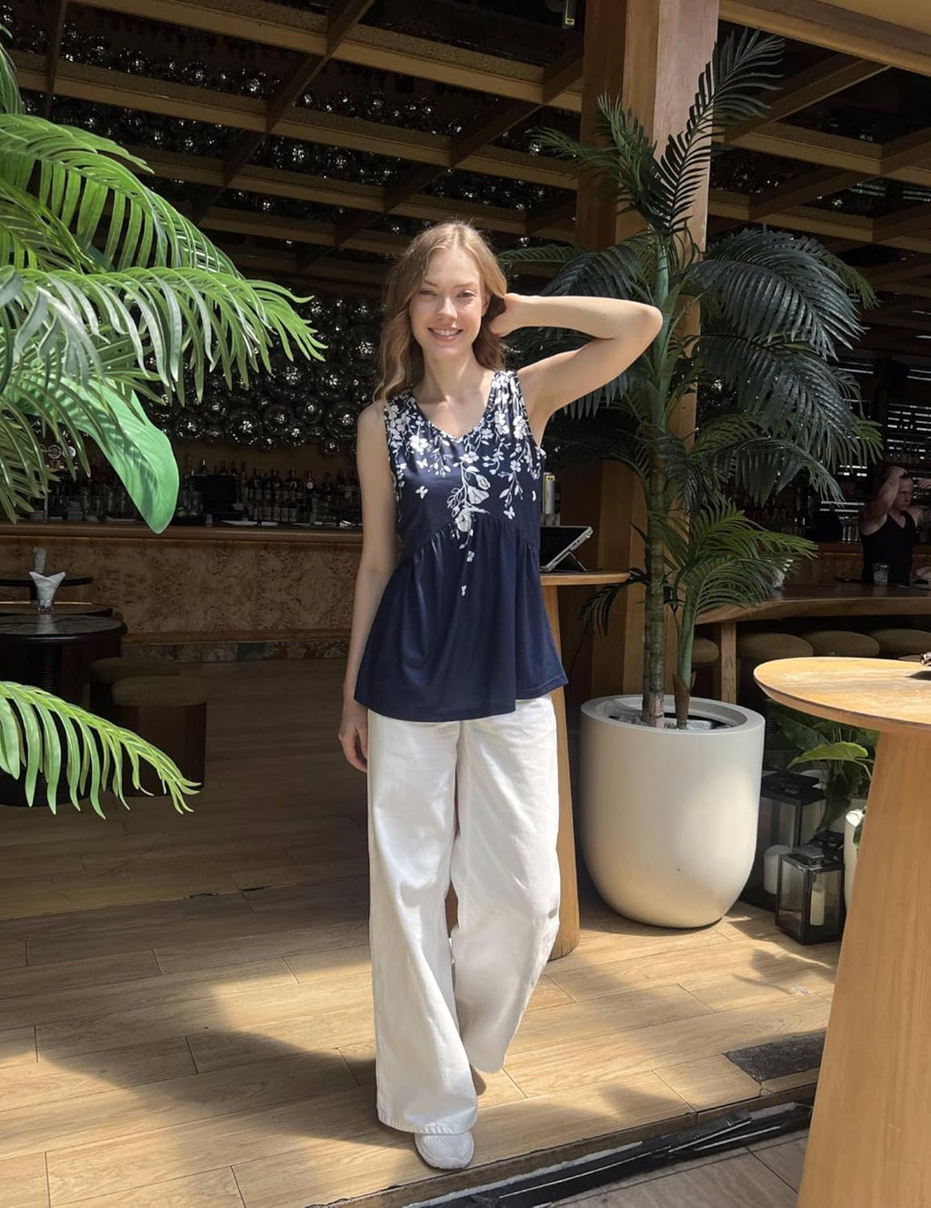 Pull Femme Valeria – Col V, Fronces Latérales, Tunique Décontractée Élégante