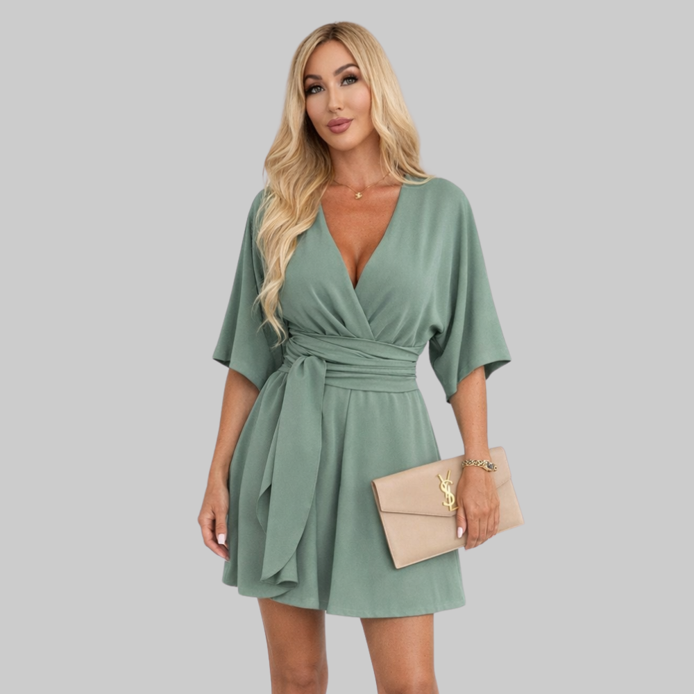 Trina Combinaison Femme Élégante – Combishort à Col V Croisé et Ceinture à la Taille