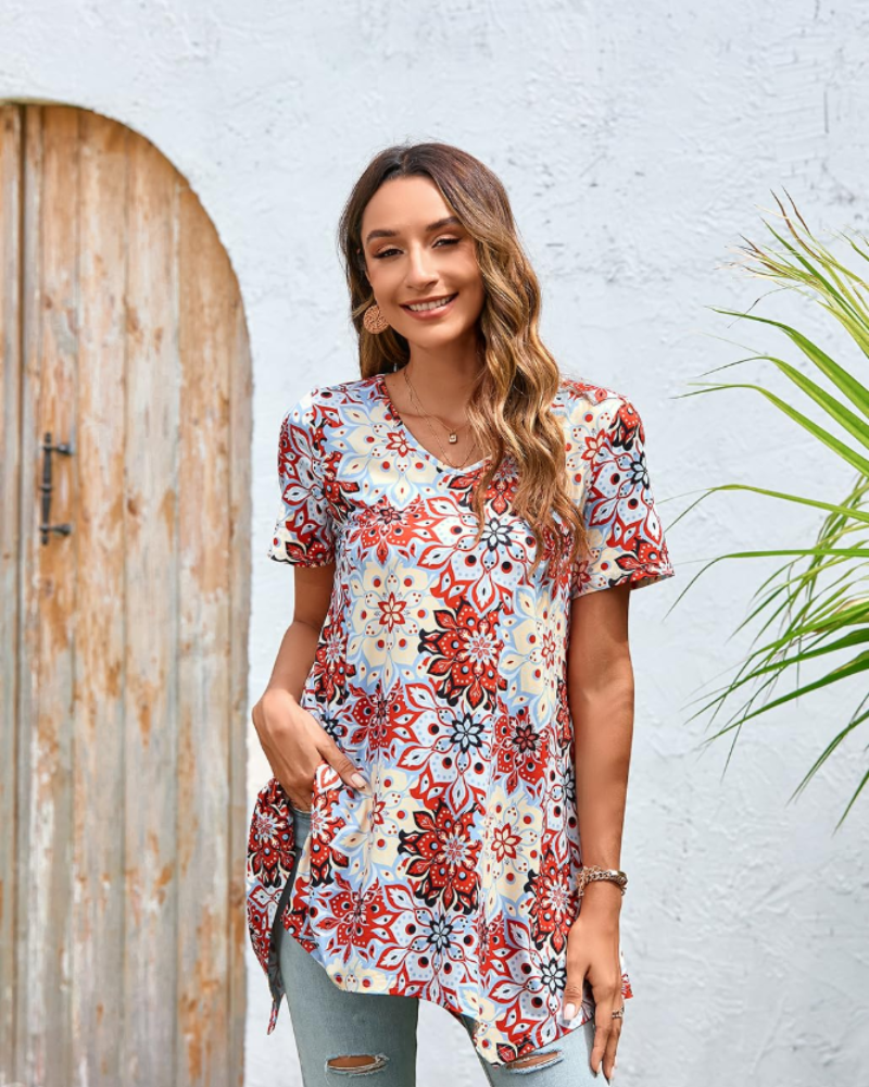 Túnica de mujer Tabitha – Escote en V, bajo asimétrico, estampado floral y mangas cortas