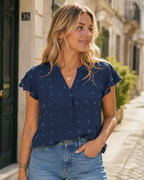 Savannah Damenbluse – Tunika mit Swiss-Dot-Muster, V-Ausschnitt und Volantärmeln
