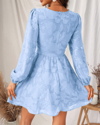 Olivia Abito Donna – Mini kjole med blomsterprint, V-hals, lange ermer og A-linje