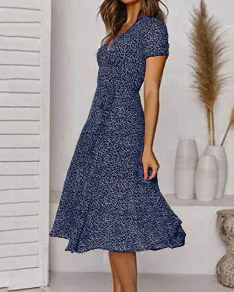 Dámské midi šaty Nadine v boho stylu – květinový potisk, puntíky a překřížený design