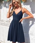 Everly Vestido Corto de Mujer – Escote en V, Tirantes Finos y Bolsillos Laterales