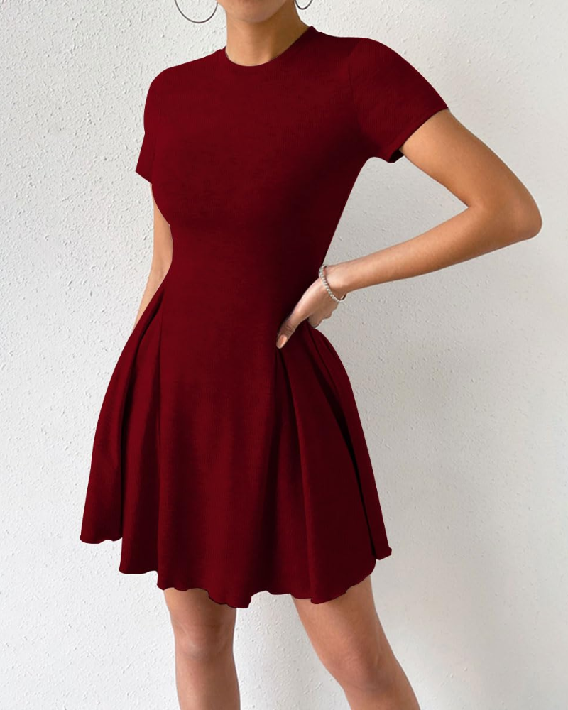 Megan Abito Donna – Mini bodycon-kjole med høy midje, plissért skjørt og korte ermer
