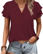 Camiseta de mujer Delaney: escote en V, mangas cortas asimétricas y botones